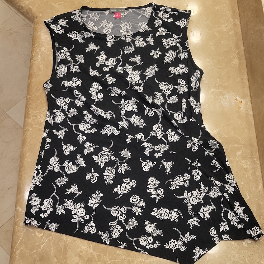 Vince Camuto Black and White Floral   Sleeveless Top w/ Asymmetrical Hemline,  M